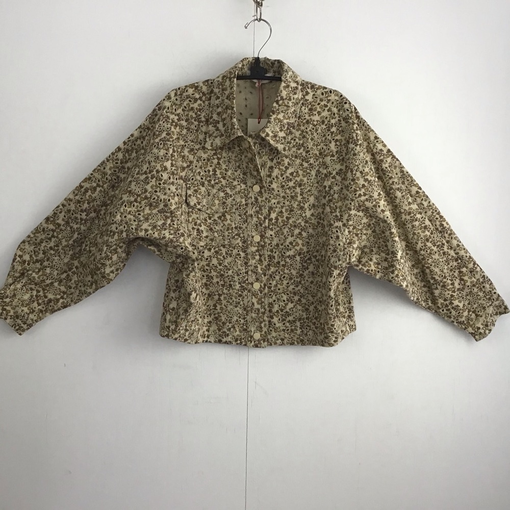 Solitaire brown / tan ditzy floral print denim snap front  dolman? sleeve jack…